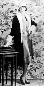 466px-Louise_Brooks_ggbain_32453u_crop